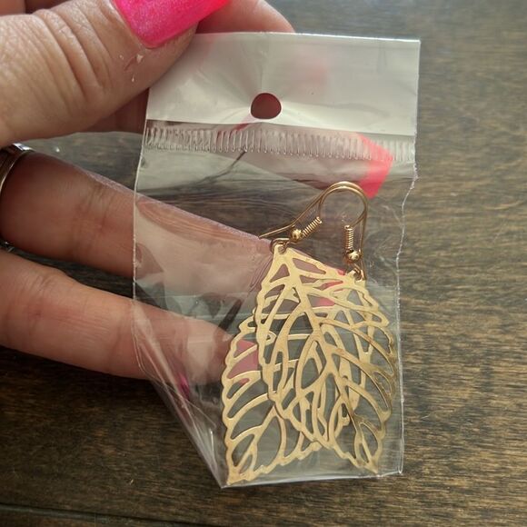 Gold Boho Hollow Large Leaf cut Earrings - Picture 5 of 5